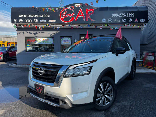 2023 Nissan Pathfinder SL 4WD photo