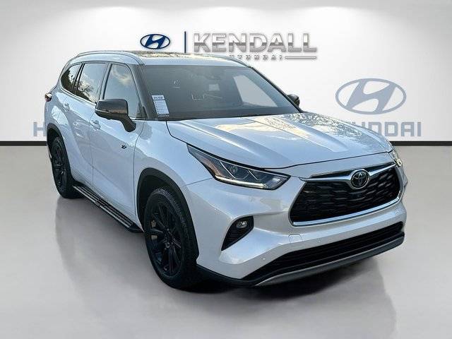 2023 Toyota Highlander Platinum FWD photo