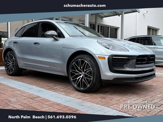 2023 Porsche Macan  AWD photo