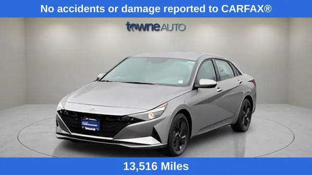 2023 Hyundai Elantra SEL FWD photo