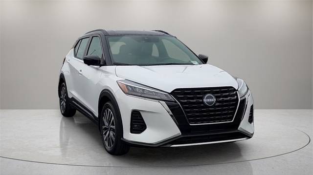 2023 Nissan Kicks SR FWD photo