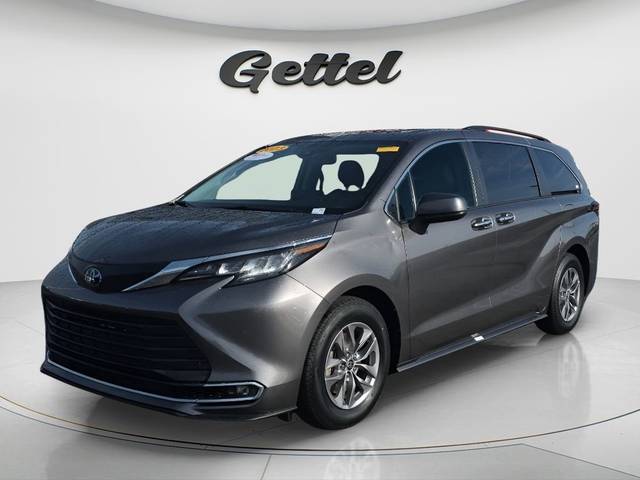 2023 Toyota Sienna XLE FWD photo