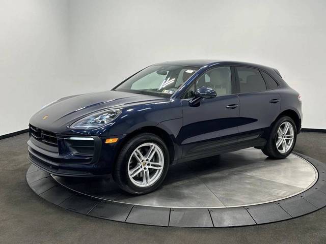 2023 Porsche Macan  AWD photo