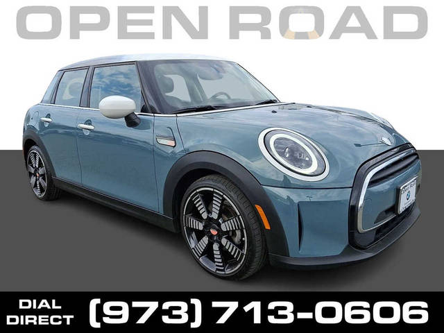 2023 MINI Hardtop 4 Door Cooper FWD photo