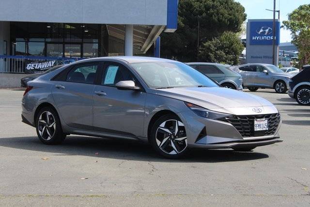 2023 Hyundai Elantra SEL FWD photo