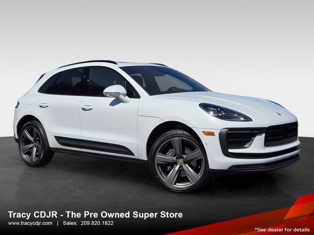 2023 Porsche Macan AWD photo