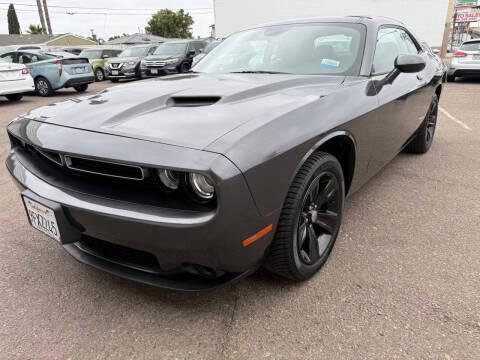 2020 Dodge Challenger SXT RWD photo