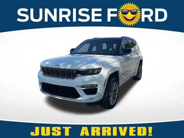2023 Jeep Grand Cherokee Summit 4WD photo