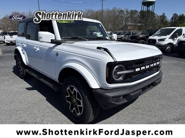 2023 Ford Bronco 4 Door Outer Banks 4WD photo
