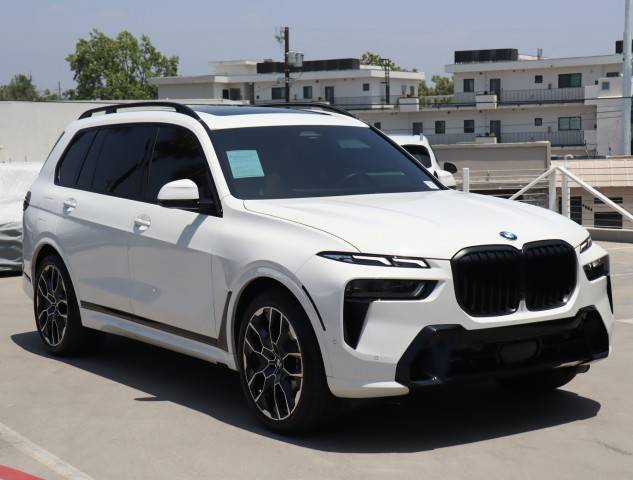 2023 BMW X7 xDrive40i AWD photo