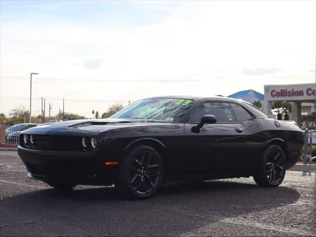 2023 Dodge Challenger SXT RWD photo