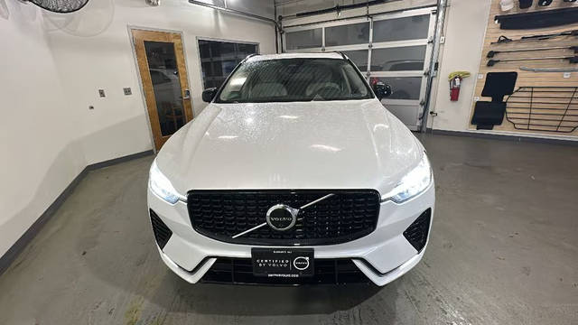2023 Volvo XC60 Plus Dark Theme AWD photo