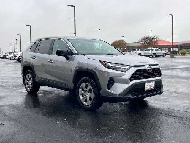 2023 Toyota RAV4 LE FWD photo