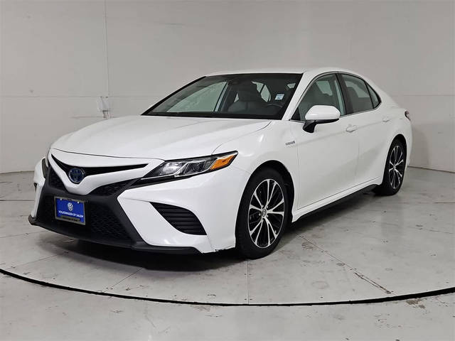 2020 Toyota Camry Hybrid SE FWD photo