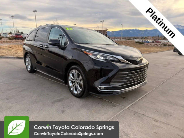 2023 Toyota Sienna Platinum FWD photo