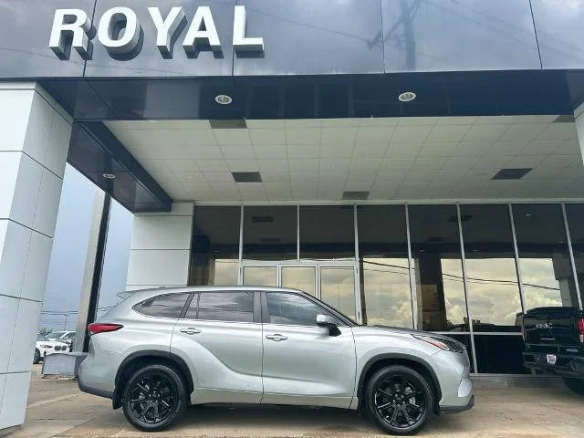 2023 Toyota Highlander LE FWD photo