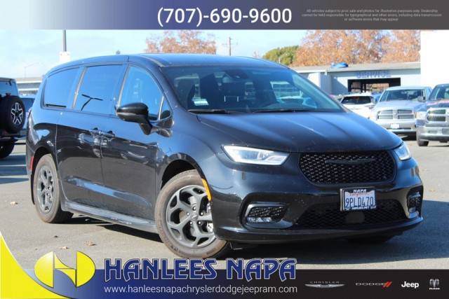 2023 Chrysler Pacifica Minivan Hybrid Touring L FWD photo