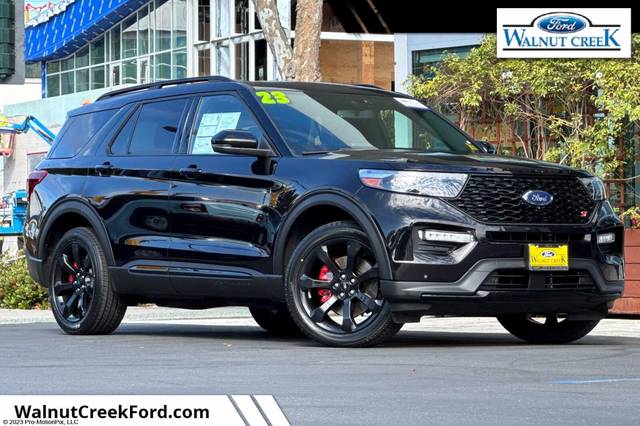 2023 Ford Explorer ST 4WD photo