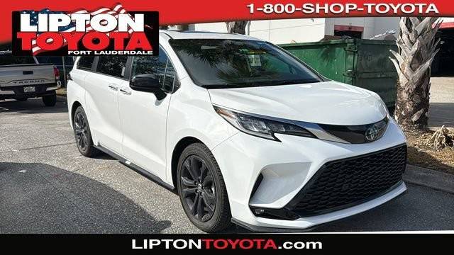 2023 Toyota Sienna XSE FWD photo