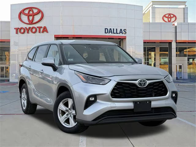 2023 Toyota Highlander LE FWD photo