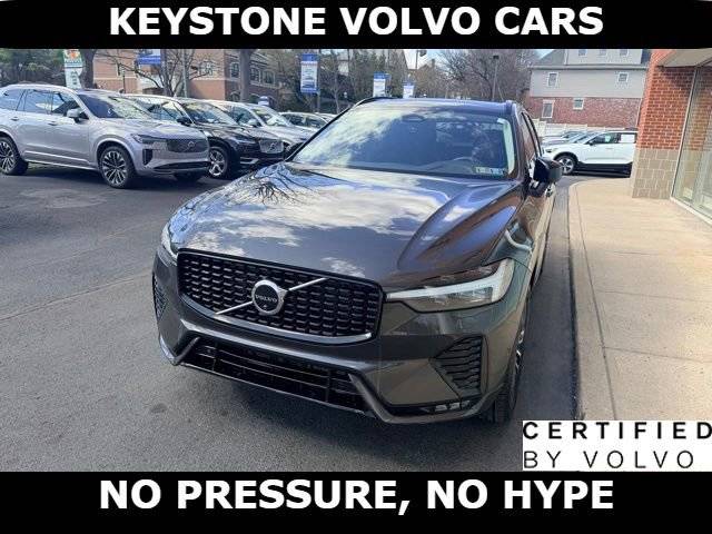 2023 Volvo XC60 Plus Dark Theme AWD photo