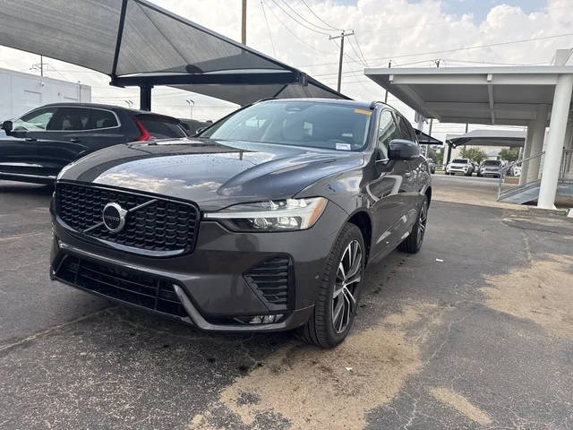 2023 Volvo XC60 Plus Dark Theme AWD photo