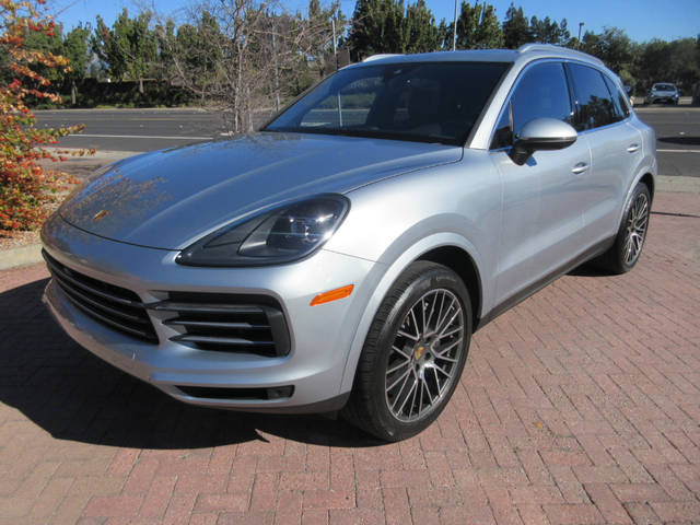 2023 Porsche Cayenne  AWD photo