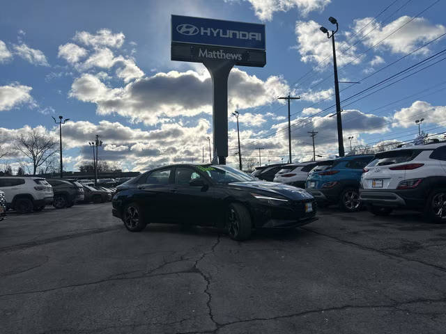 2023 Hyundai Elantra SEL FWD photo