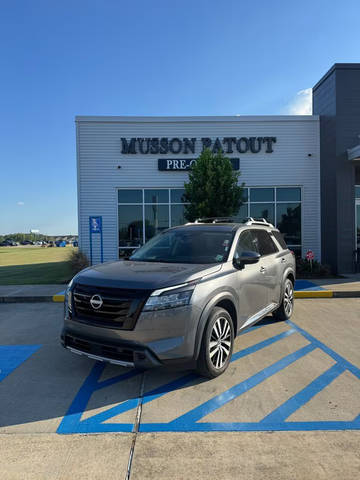 2023 Nissan Pathfinder Platinum FWD photo