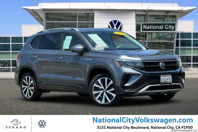 2023 Volkswagen Taos SE FWD photo