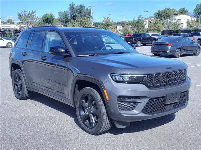 2023 Jeep Grand Cherokee Altitude 4WD photo