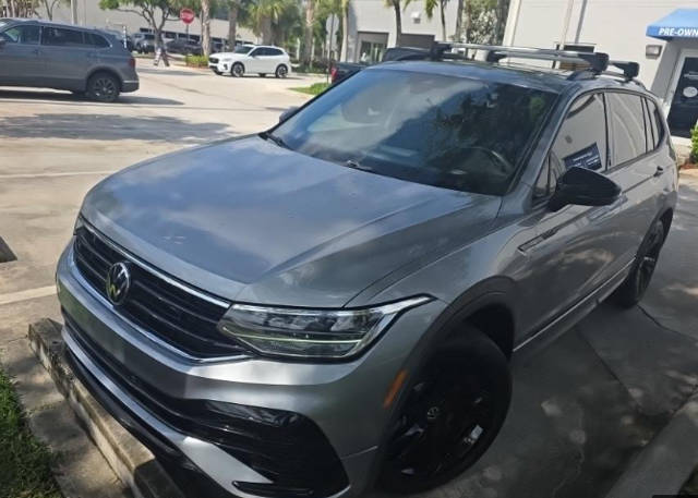 2023 Volkswagen Tiguan SE R-Line Black FWD photo