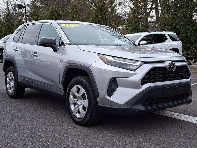 2023 Toyota RAV4 LE FWD photo