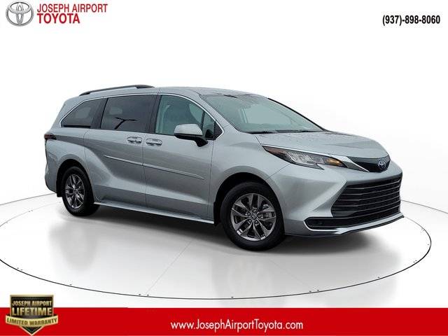 2023 Toyota Sienna LE FWD photo
