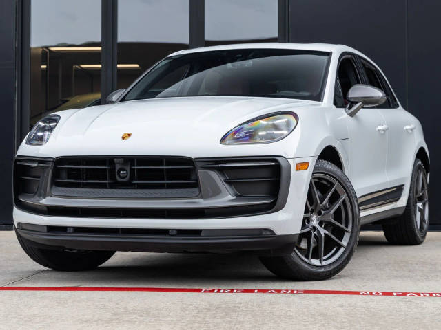 2023 Porsche Macan T AWD photo