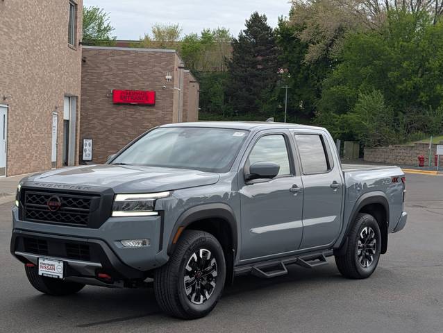 2023 Nissan Frontier PRO-4X 4WD photo