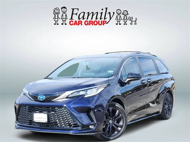 2023 Toyota Sienna XSE FWD photo