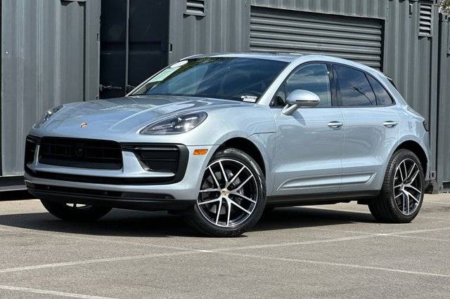 2023 Porsche Macan  AWD photo