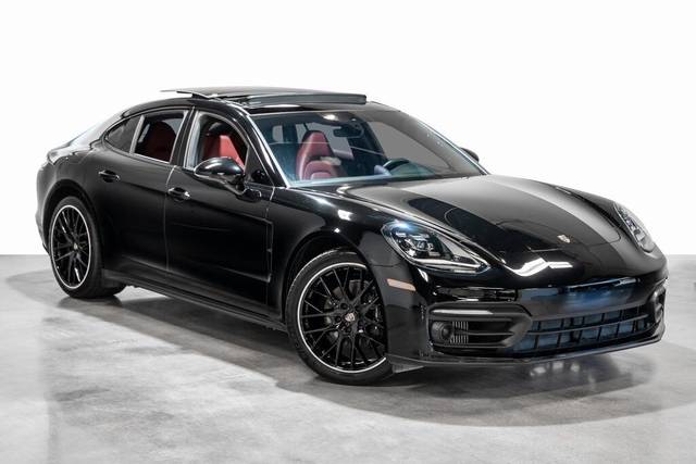 2023 Porsche Panamera  RWD photo