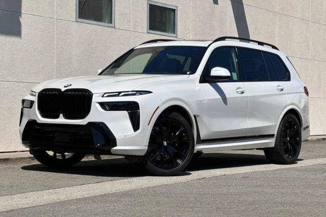 2023 BMW X7 xDrive40i AWD photo