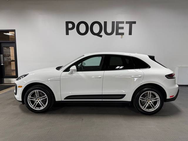 2023 Porsche Macan  AWD photo