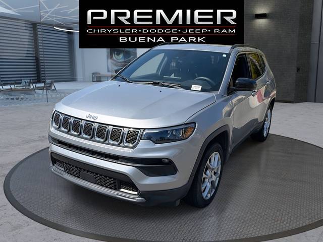 2023 Jeep Compass Latitude Lux 4WD photo