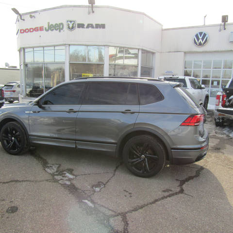 2023 Volkswagen Tiguan SE R-Line Black AWD photo