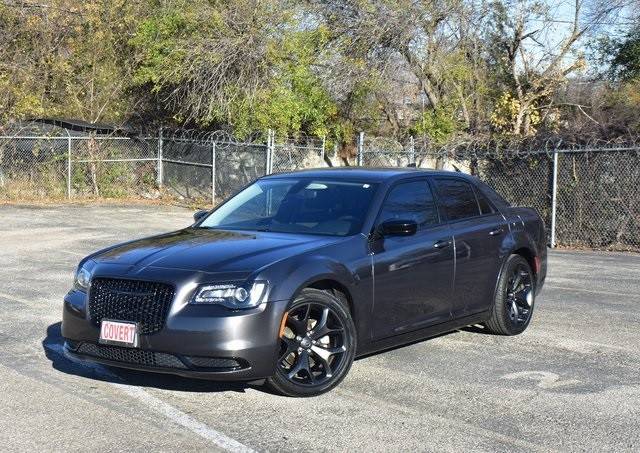 2023 Chrysler 300 Touring RWD photo