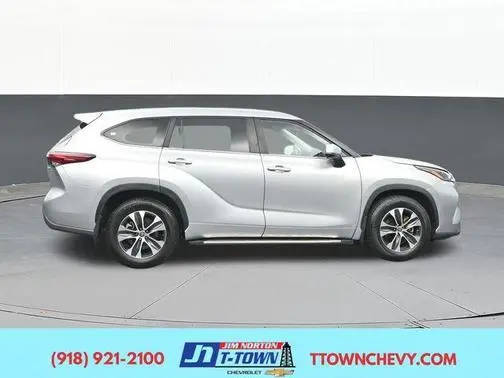 2023 Toyota Highlander Hybrid XLE FWD photo