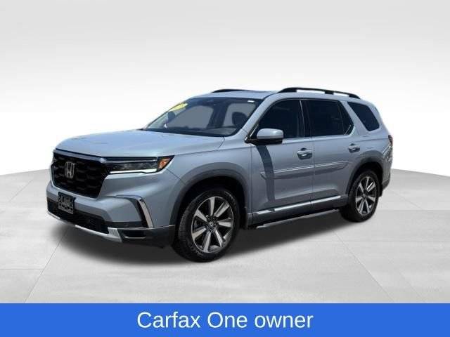 2023 Honda Pilot Touring AWD photo
