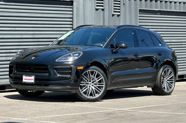 2023 Porsche Macan AWD photo