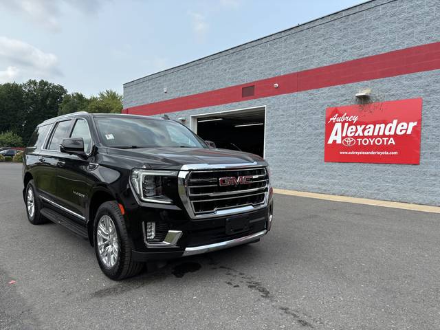2023 GMC Yukon XL SLT 4WD photo