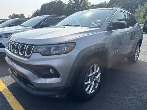 2023 Jeep Compass Latitude Lux 4WD photo