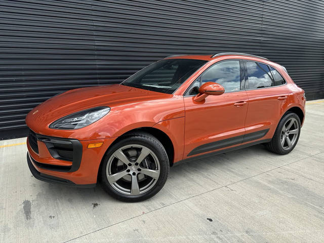 2023 Porsche Macan  AWD photo